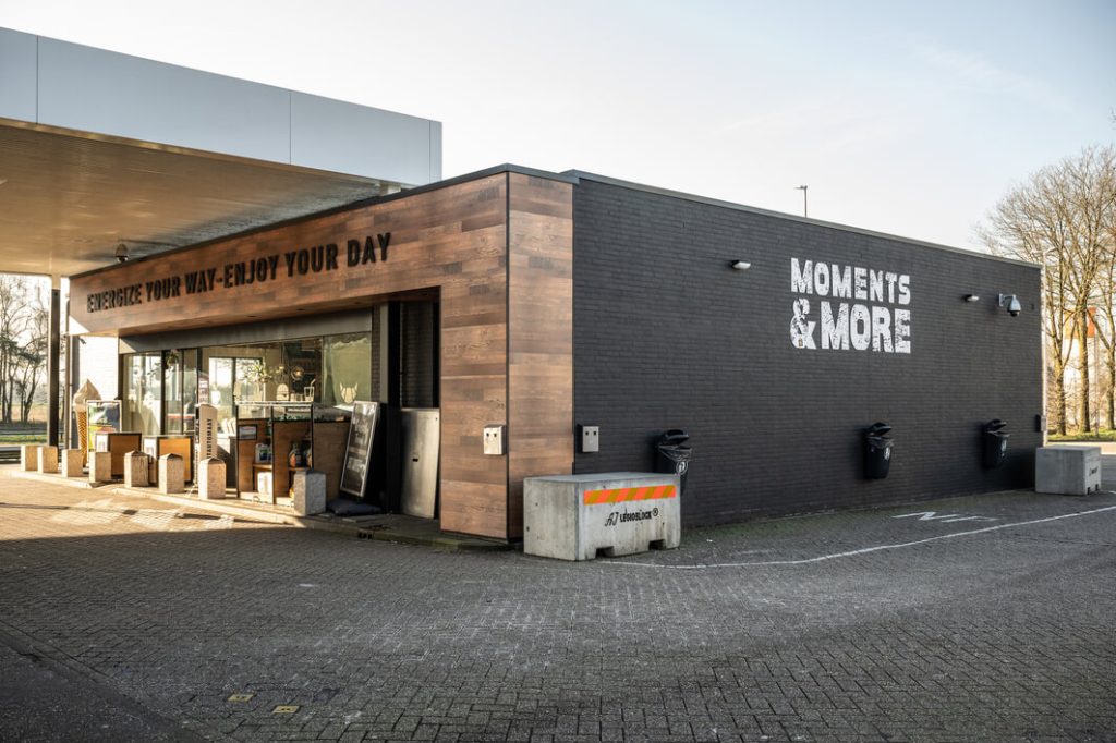 Winkel Moments & More bij tankstation.